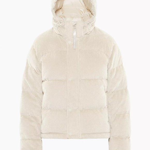 Aritzia Super Puff Shorty - Picture 1 of 4